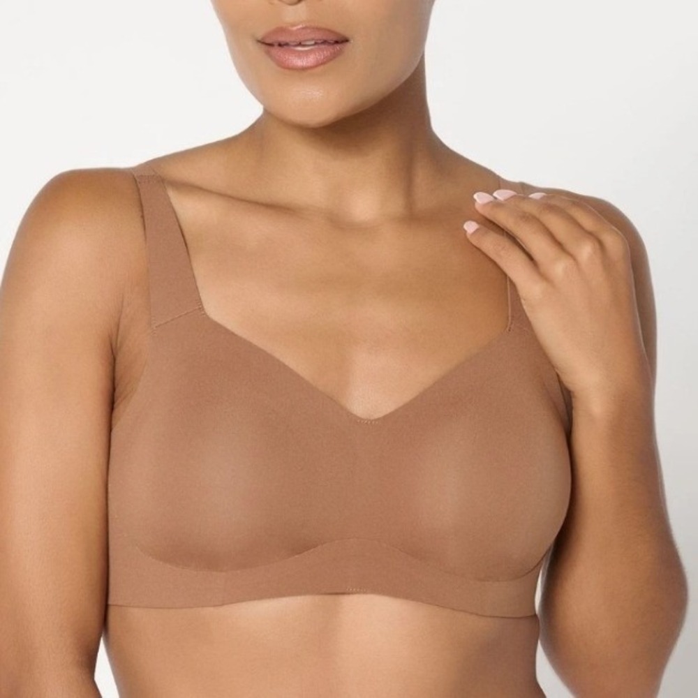Evelyn & Bobbie The Beyond Bra Medium Tan Nude Wireless Seamless Comfort